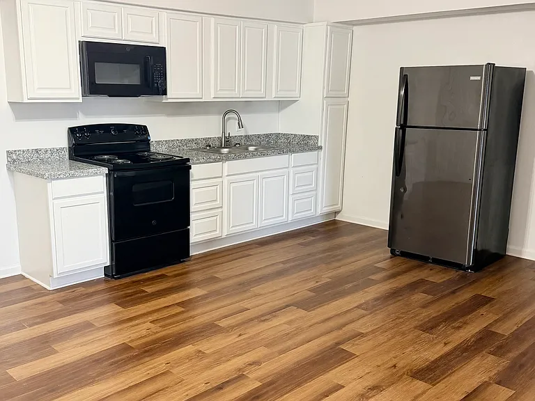 3321 Laplace St — Photo 1