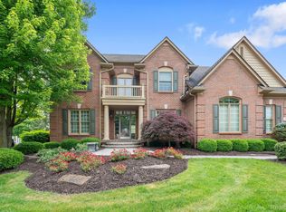 30364 Pennington Ln, Novi, MI 48377