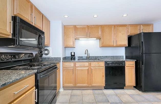 1st image of 1250 N La Salle Dr APT 1710