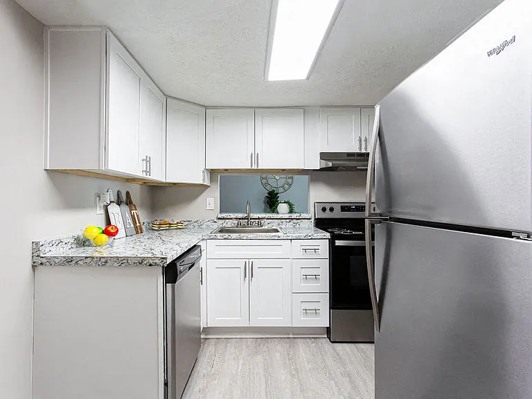 The Cobb Apartments-Townhomes — Photo 7
