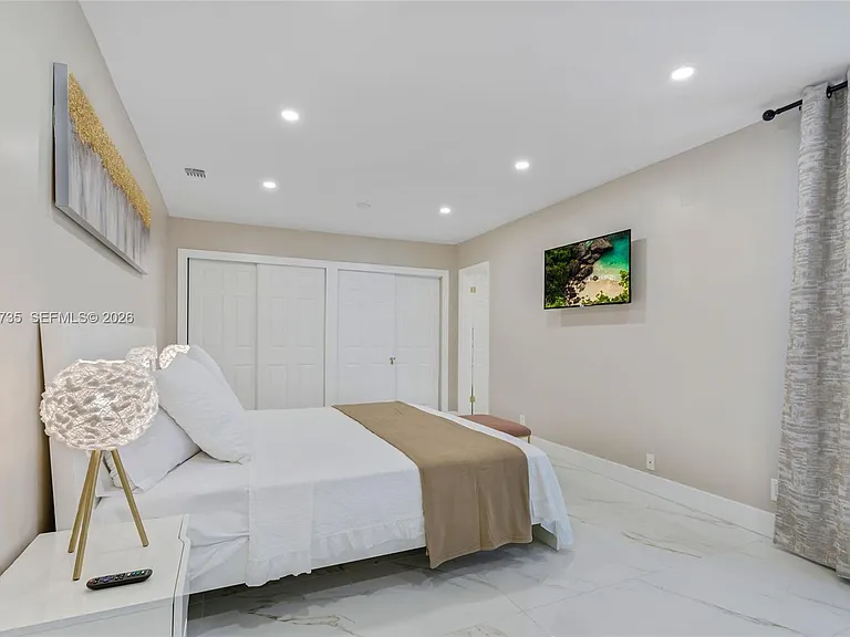 1960 Coral Reef Dr — Photo 22