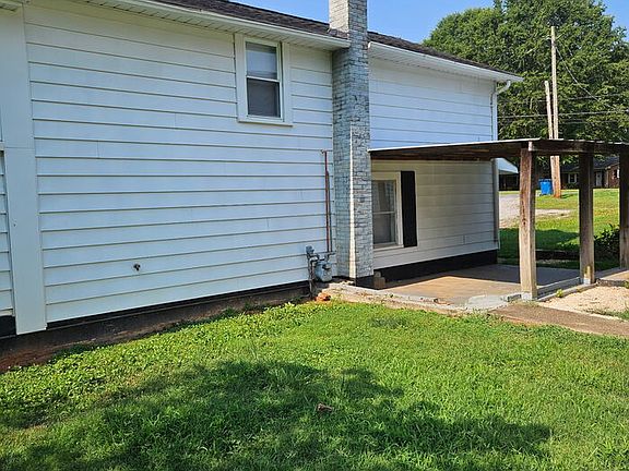 3rd image of 827 Bristol Dr #0