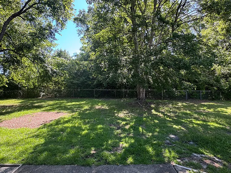 108 Laurel Ct — Photo 26
