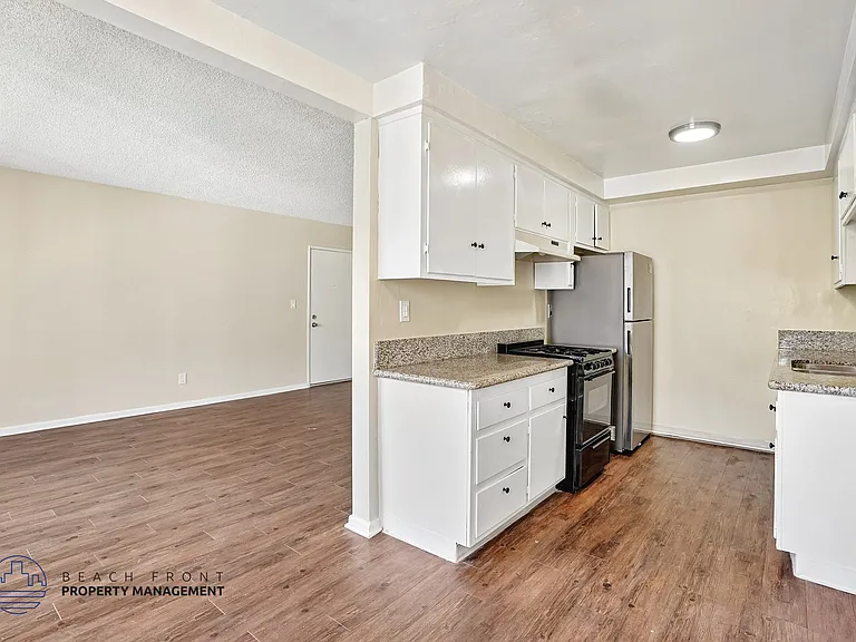 2521 Mathews Ave — Photo 10