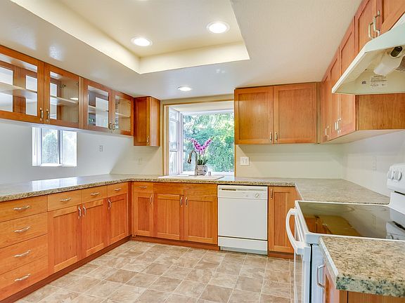 Light and Bright Kitchen
