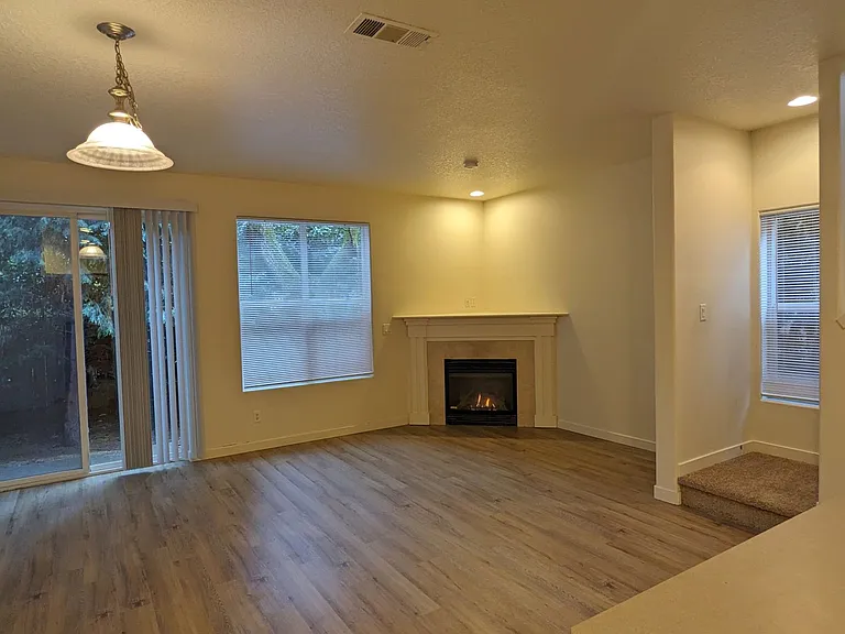 Halsey East Townhomes — Photo 51