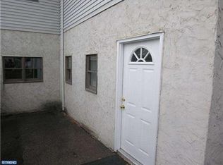 1 Manor Ln, Morrisville, PA 19067