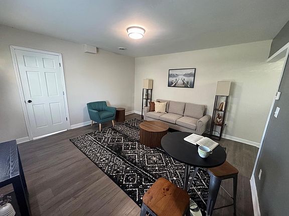 2nd image of 709 Dexter STREET