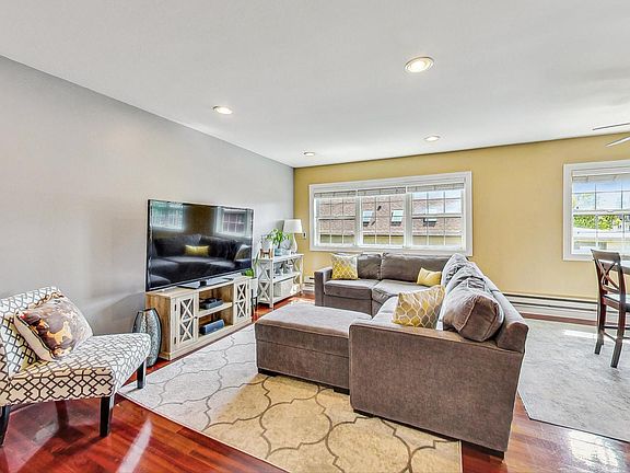 5th image of 7410 W Dixon St #203