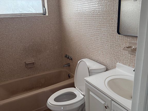 5th image of 34 NW 17th Pl #24