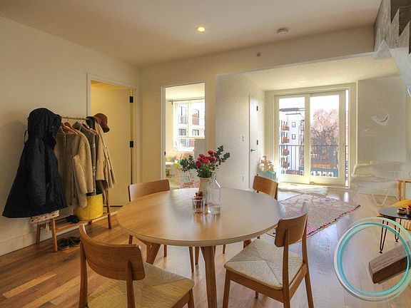 4th image of 10 Lexington Ave APT 1Q