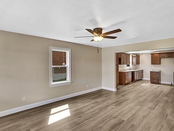 5th image of 1415 Springhill Rd
