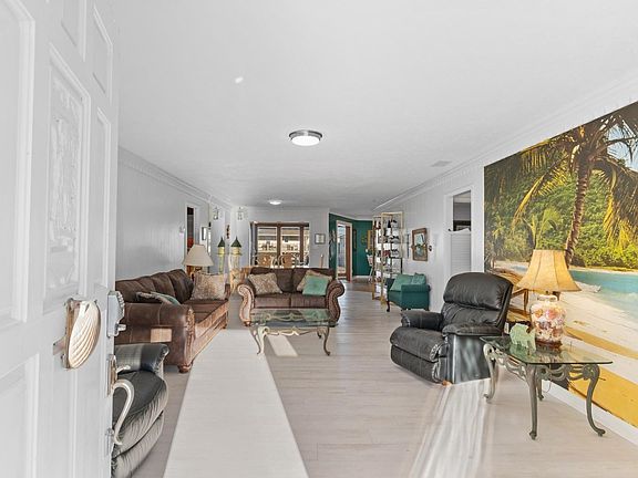3rd image of 334 53rd Ave. N