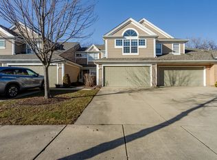 162 Woodstone Dr, Buffalo Grove, IL