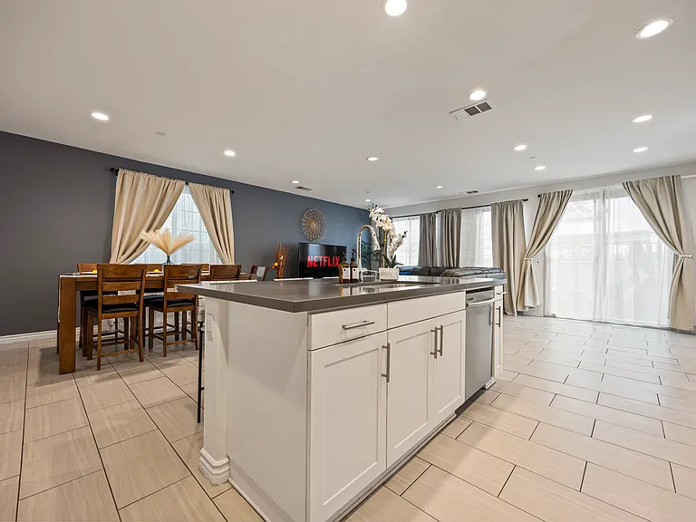 3204 E Painted Crescent St — Photo 17