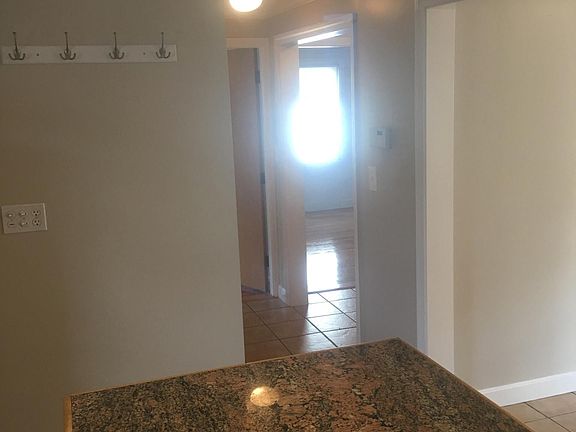 4th image of 41 Dickinson Ave Fl 1ST