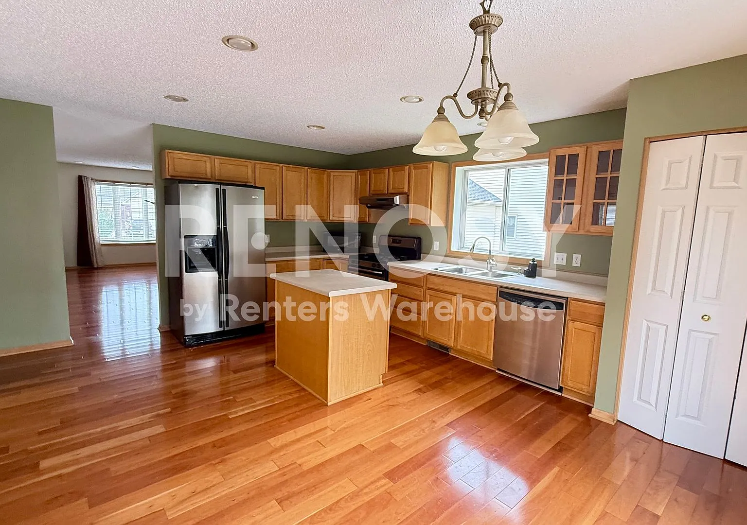 Executive Home Avail Now in Shakopee! — Photo 4