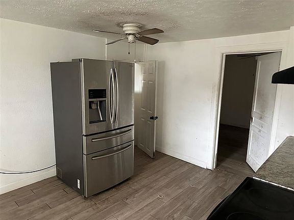 4th image of 110 High St