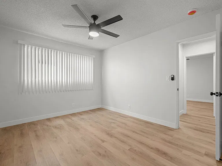 928 4th St #5 — Photo 23