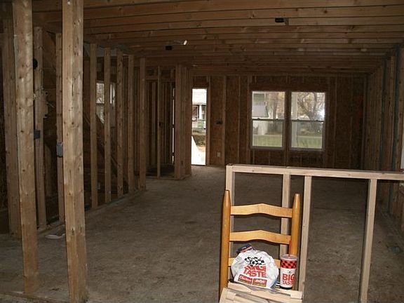 4th image of 10704 Amor Ave