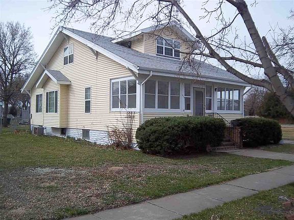 3rd image of 614 W 9th St
