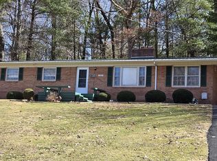 1505 Robinhood Dr, Pearisburg, VA 24134