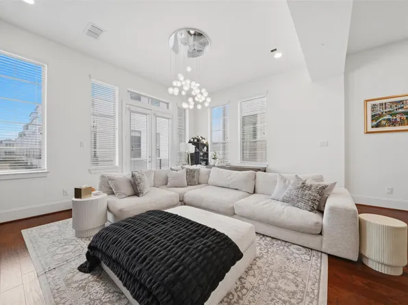 2106 Radcliffe St, Houston, TX 77007