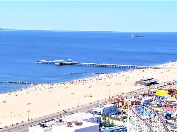 601 Surf Avenue image 3 of 14