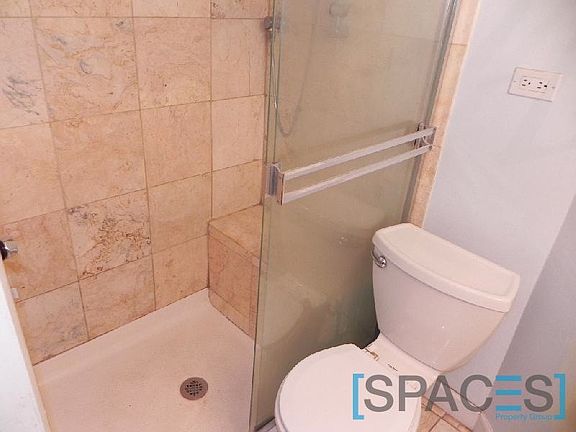 2nd image of 846 W Cornelia Ave #17