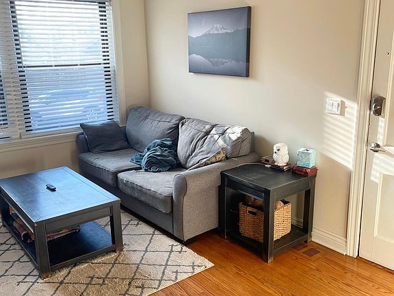 4th image of 3437 N Lakewood Ave #1R