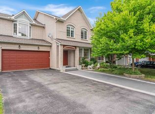 18 Oakham Rdg, Ottawa, ON K2K 3B3