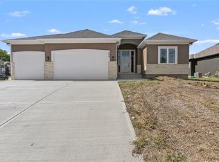 804 N Whispering Hills Dr, Lone Jack, MO 64070