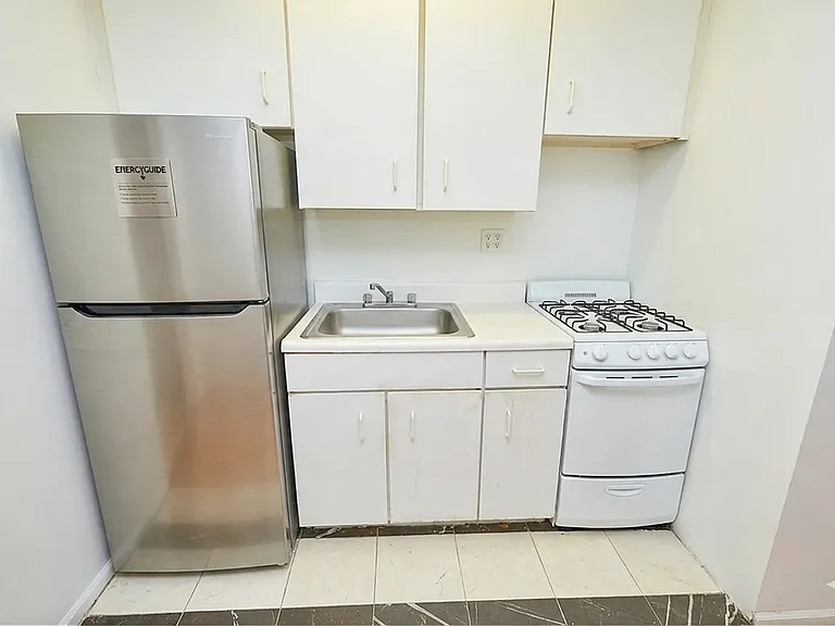 366 W 52nd St #4A — Photo 2