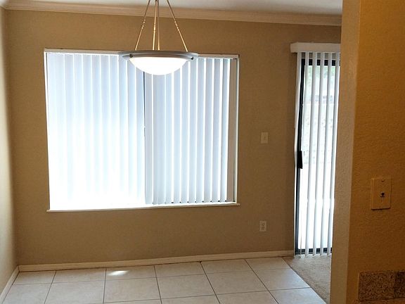 Eat-in Kitchen-Dining