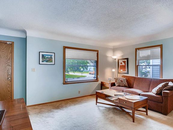 5th image of 2668 McNair Dr N