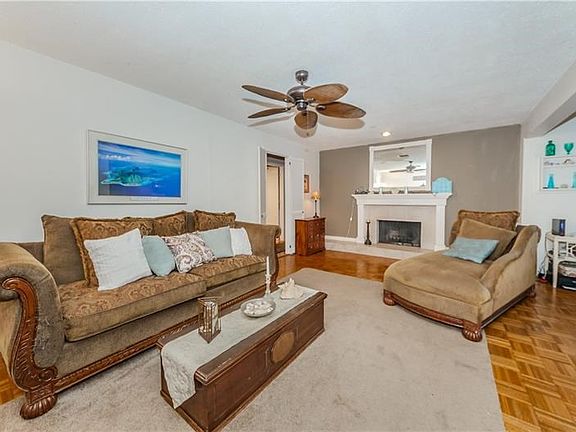 5th image of 922 Winding Oaks Dr