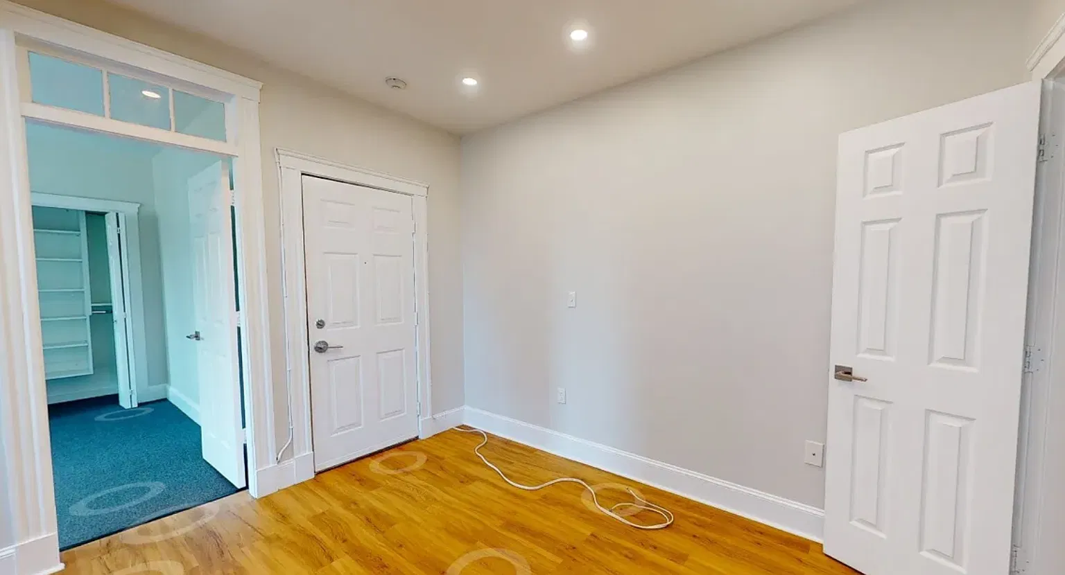 2 bed, 561 sqft, $3,200 — Photo 4