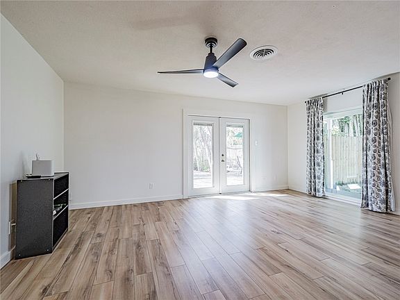4th image of 1206 21st Ct