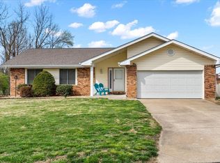 3065 Country Knoll Dr, Saint Charles, MO 63303