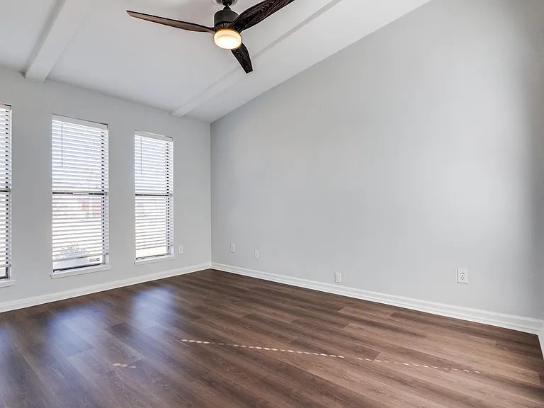 2700 Chancellor Dr — Photo 5