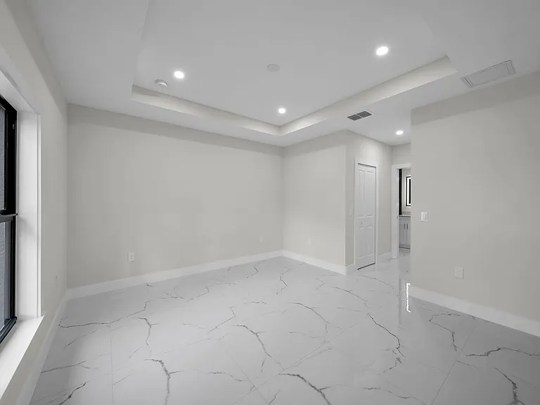 636 Ladd St — Photo 7