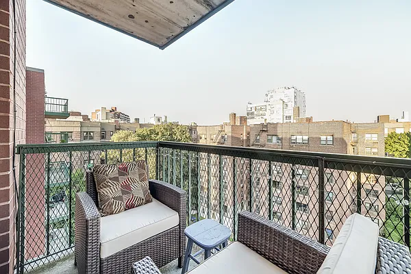 Sold by Re/Max In The City | media 9