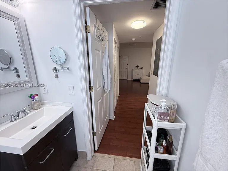 115 SW 42nd Ave #402 — Photo 17