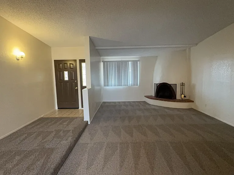 3733 Sparrow Dr — Photo 4