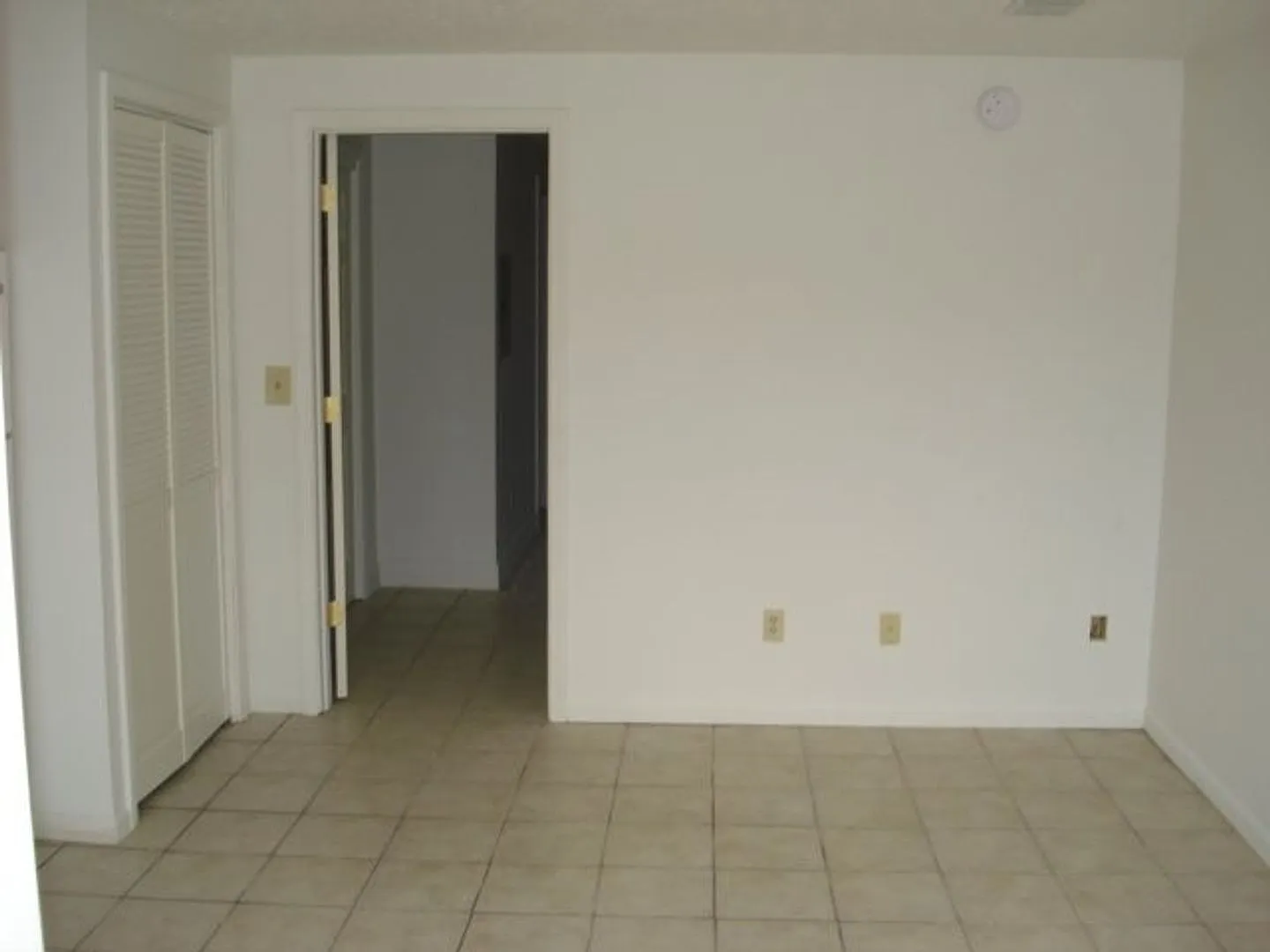 1425 S Walnut St — Photo 4