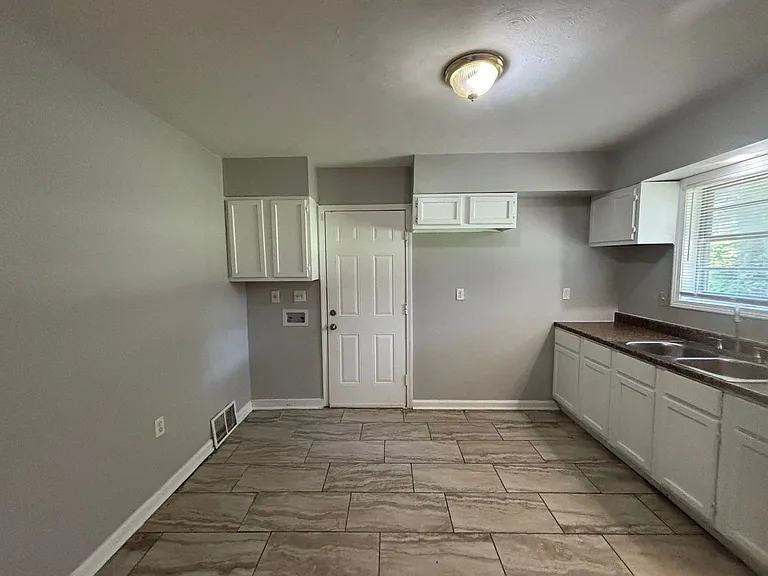 2771 Northmeade Ave — Photo 9
