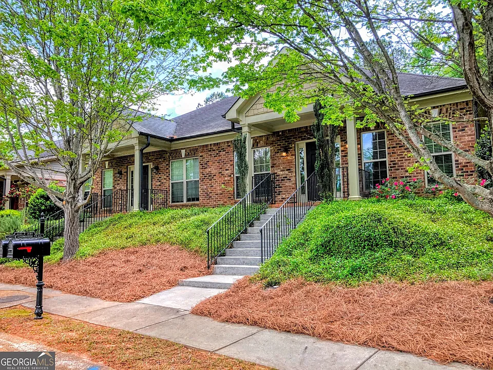 1121 Livingston Trl