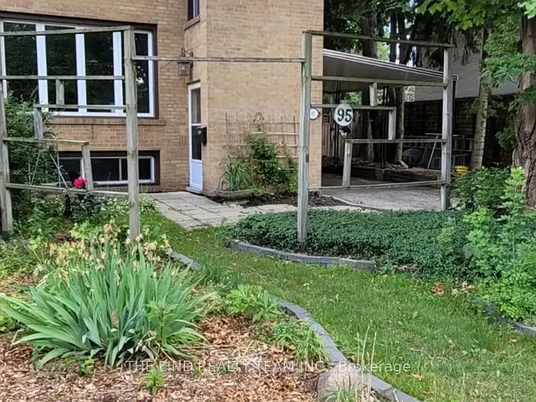 95 Overland Dr — Photo 2