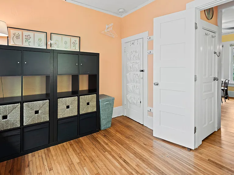 Bedroom storage & closet