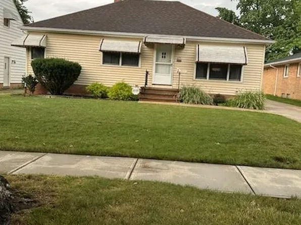 6191 Stratford Dr, Parma Heights, OH 44130